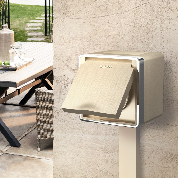 Werkel Gallant Розетка 1-ая с/з влагозащ. с защ.крышкой со штор IP44 W5071210 шампань рифленый